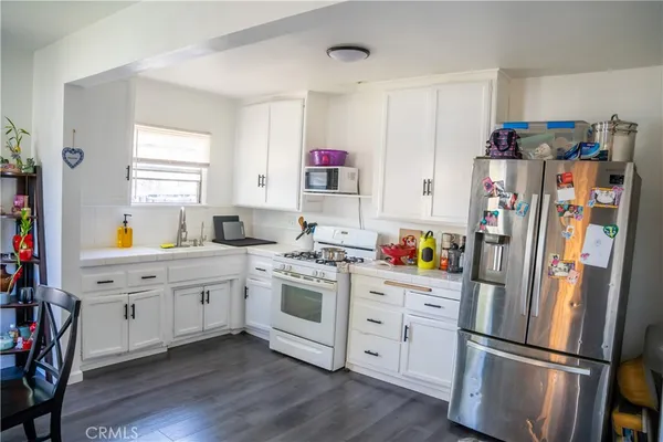 $830,000 | 6941 Newcastle Avenue, Reseda, CA 91335