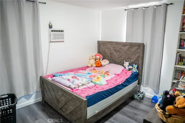 $830,000 | 6941 Newcastle Avenue, Reseda, CA 91335