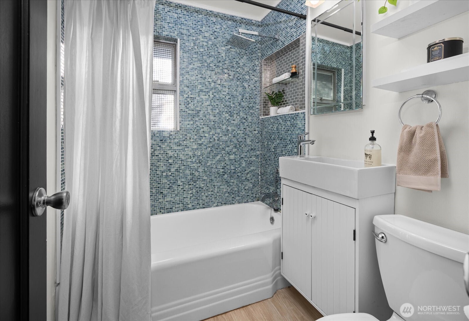 4465 South Rose Street Seattle, WA 98118 - Photo 10 of 26