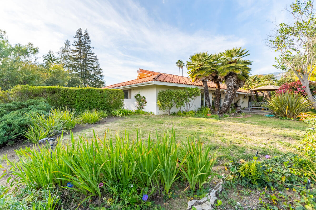 1370 Holiday Hill Road Goleta, CA 93117 - Photo 4 of 15 _ROY0900-HDR