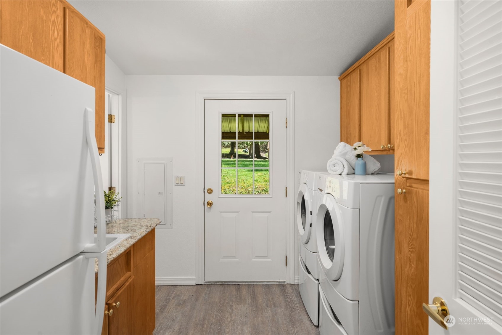 30216 Thomas Road Southeast Kent, WA 98042 - Photo 24 of 37 a utility room with dryer and washer
