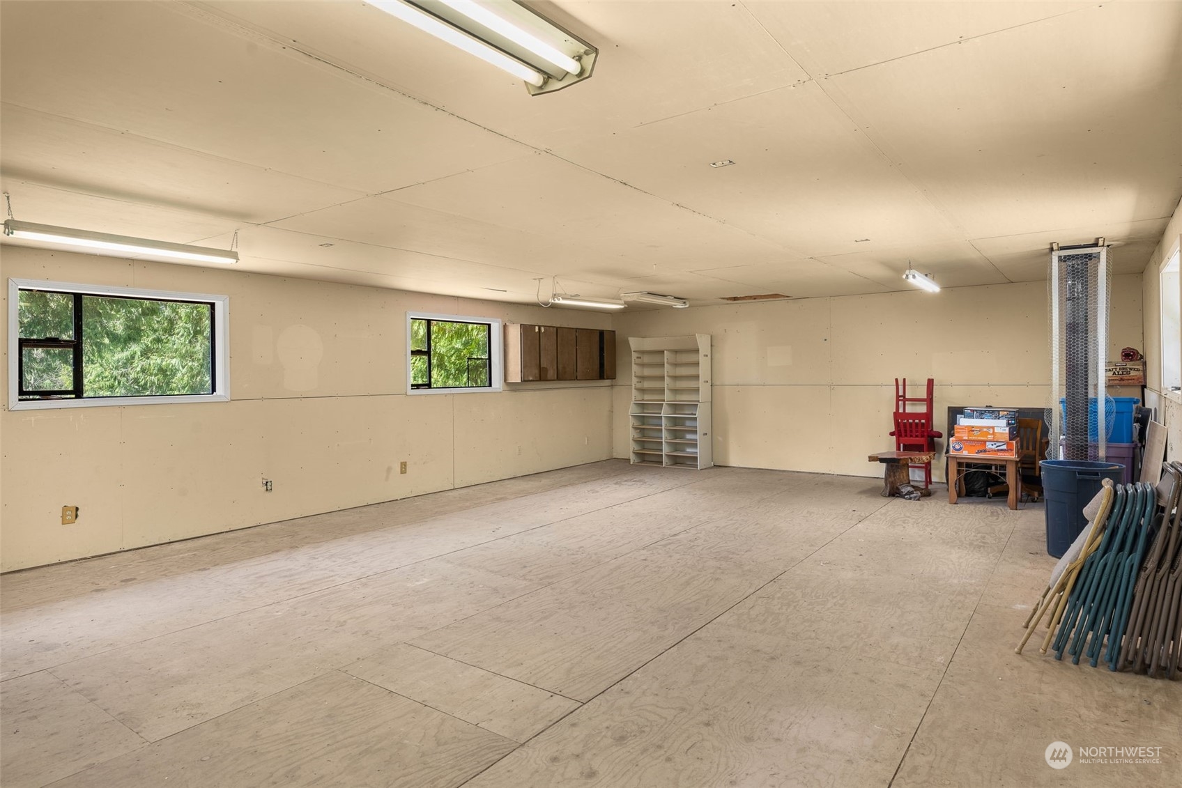 30216 Thomas Road Southeast Kent, WA 98042 - Photo 33 of 37 a view of a livingroom with furniture and window