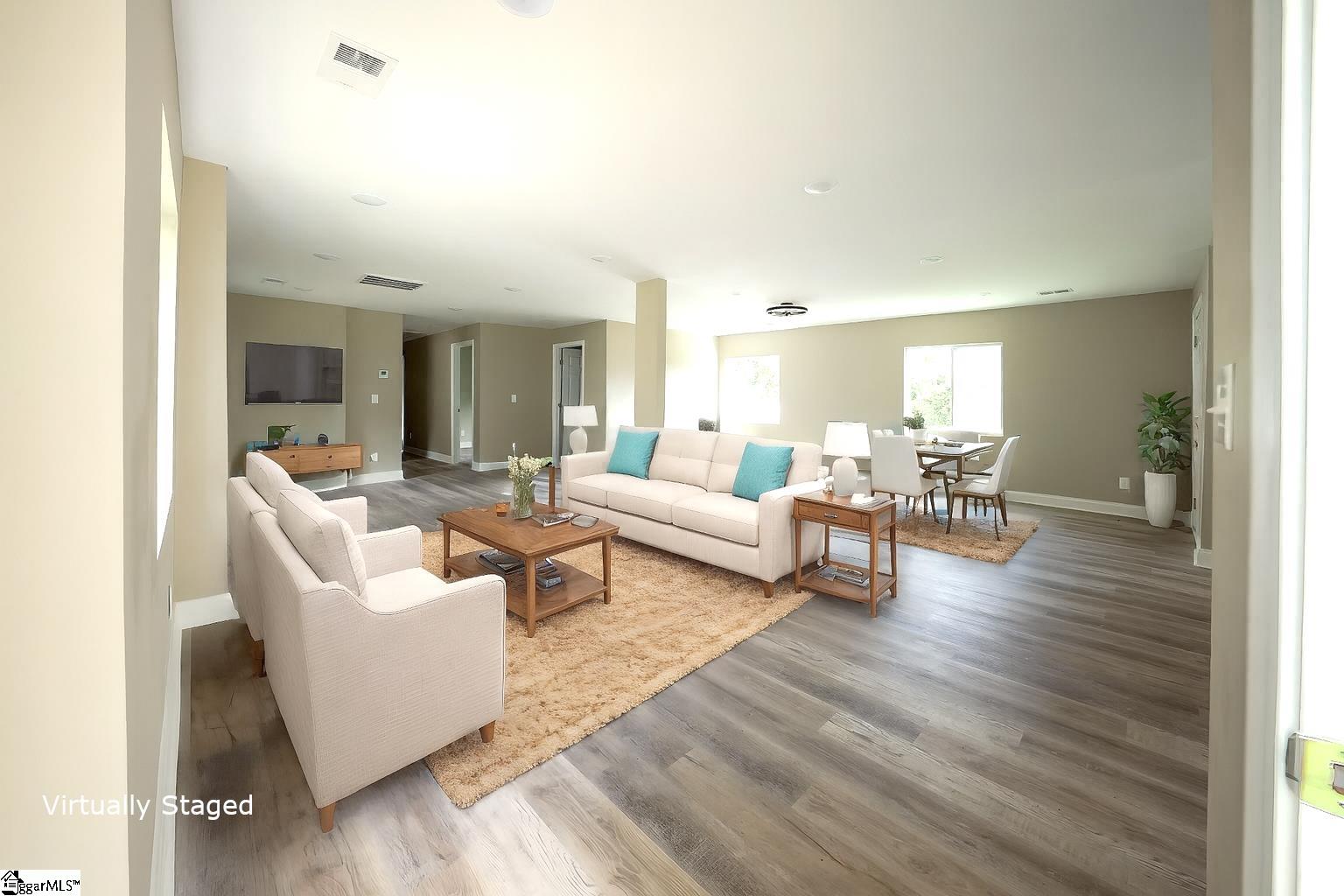 405 Hunters Court Laurens, SC 29360 - Photo 3 of 20