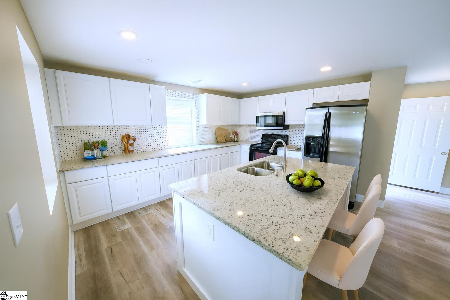 405 Hunters Court Laurens, SC 29360 - Photo 4 of 20