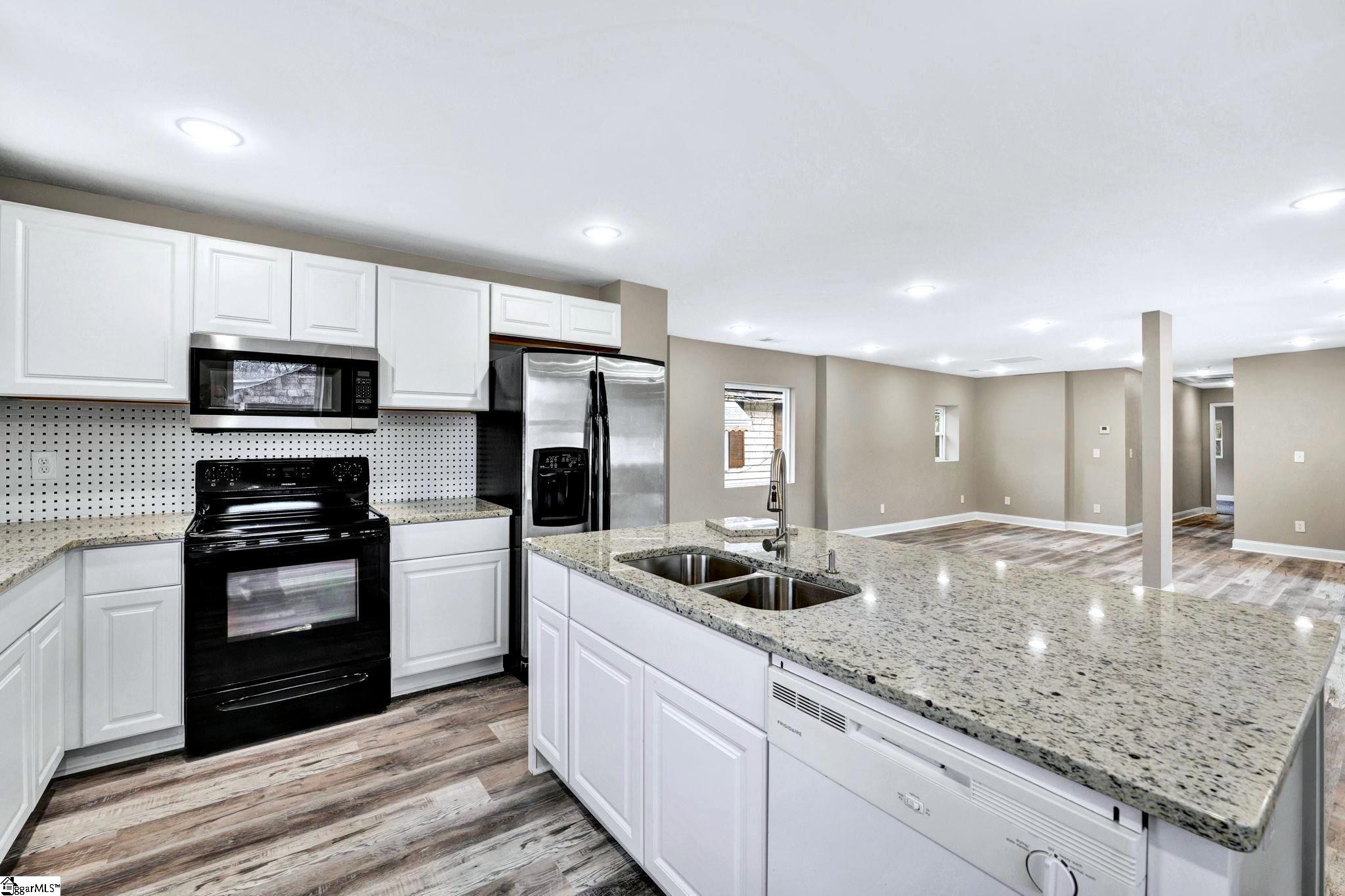 405 Hunters Court Laurens, SC 29360 - Photo 5 of 20