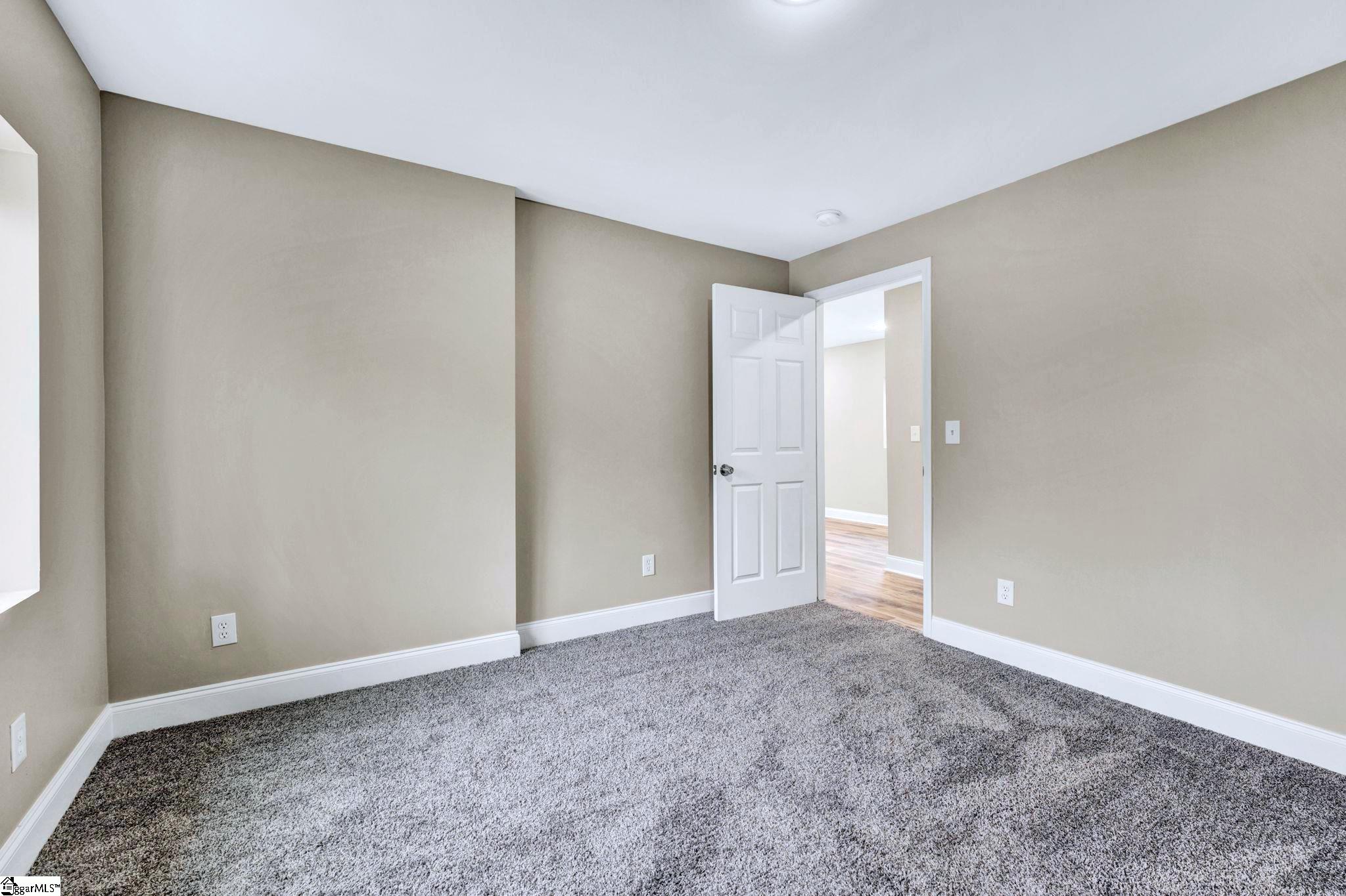 405 Hunters Court Laurens, SC 29360 - Photo 9 of 20