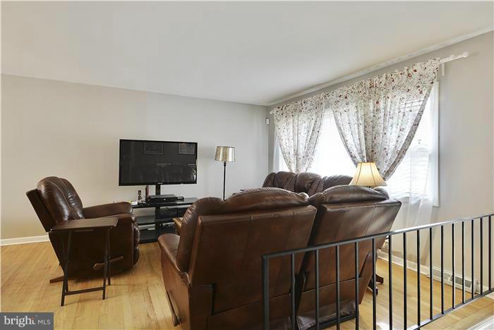 8444 Jacobs Road Severn, MD 21144 - Photo 5 of 25 Living Room
