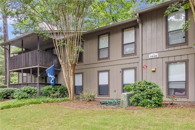$249,700 | 1603 Cumberland Court Southeast, Smyrna, GA 30080