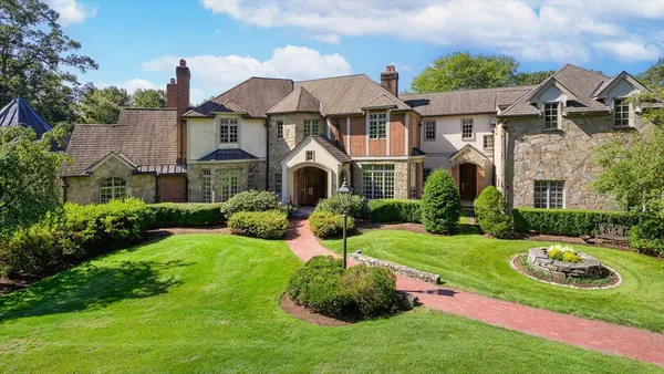 $4,500,000 | 12 Wyndemere Drive, Southborough, MA 01772