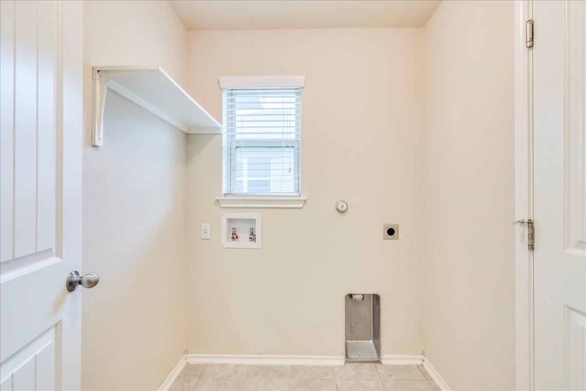 1061 Violet Lane Kyle, TX 78640 - Photo 20 of 34 Laundry room with washer & dryer hookups