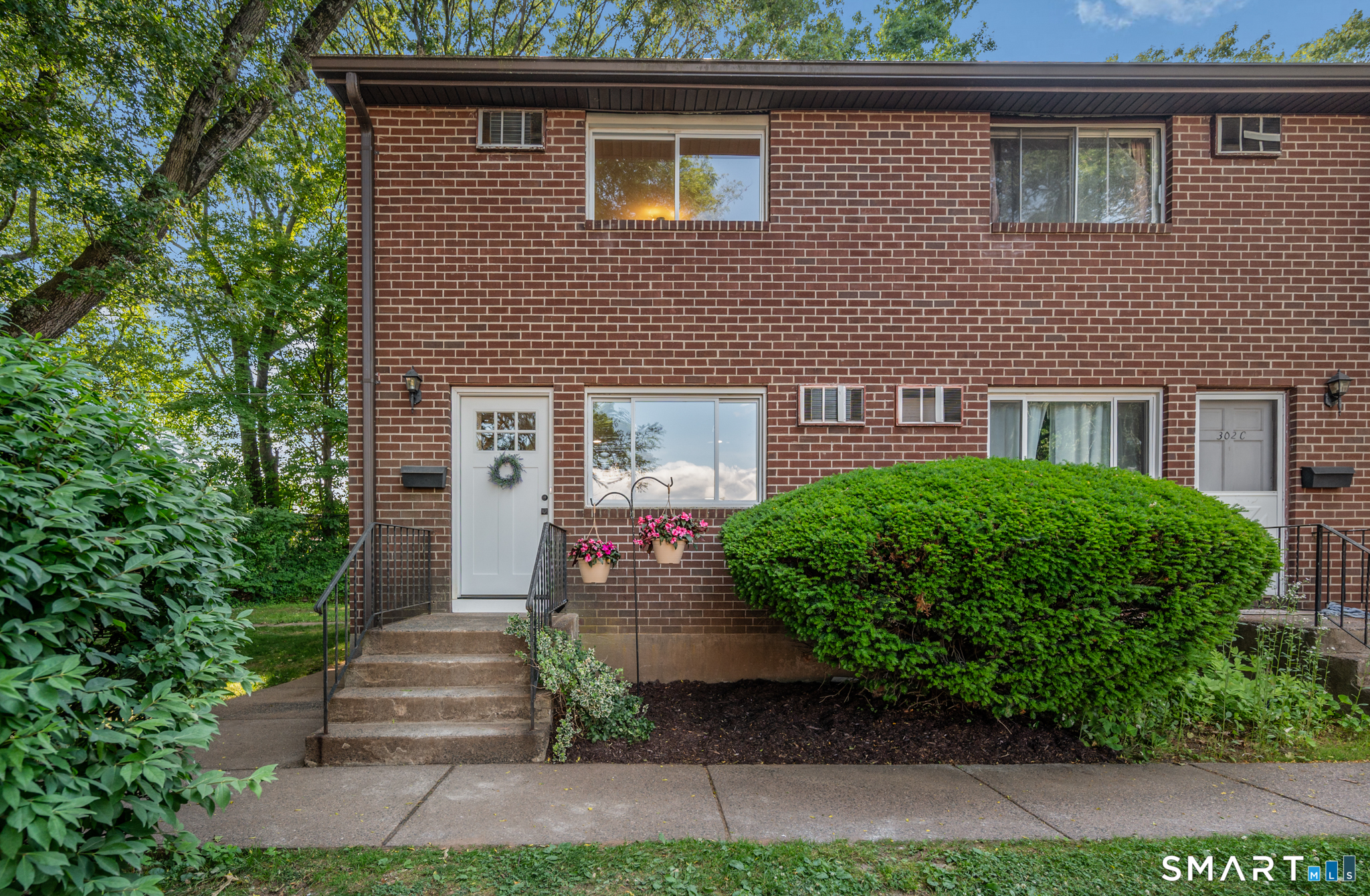302 Green Road, Unit D Manchester, CT 06042 - Photo 1 of 32