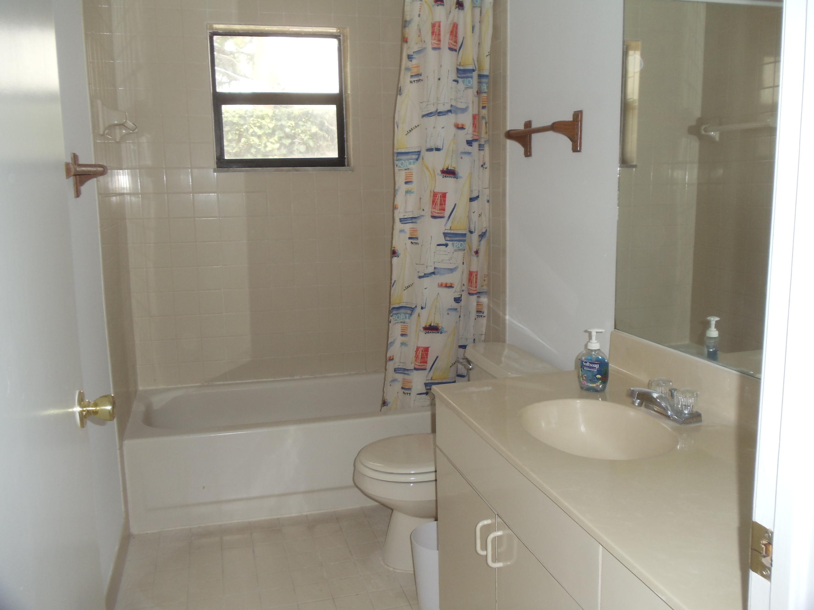4920 Lincoln Road Delray Beach, FL 33445 - Photo 4 of 8 2nd bathroom