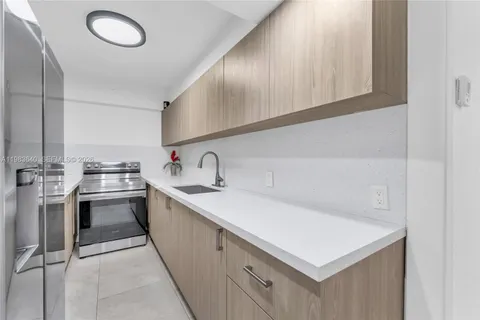 $1,900 | 1251 Northeast 108th Street, Unit 810, Miami, FL 33161