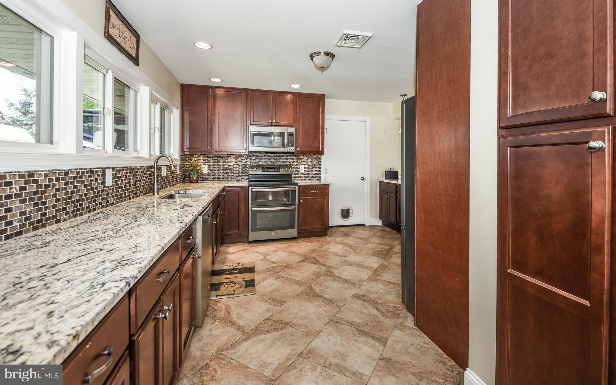 9 Rain Lily Road Levittown, PA 19056 - Photo 7 of 43 Gallery Image 7