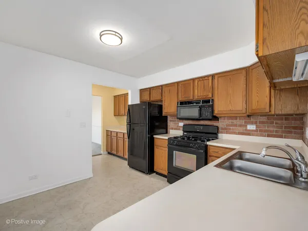 $299,000 | 700 Bent Ridge Lane, Elgin, IL 60120