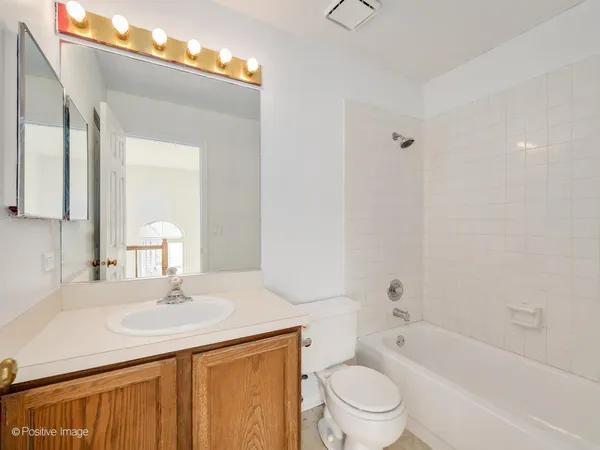 $299,000 | 700 Bent Ridge Lane, Elgin, IL 60120