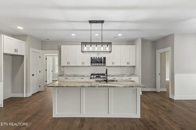 $565,000 | 240 Lakeside Meadows Circle, Madisonville, TN 37354