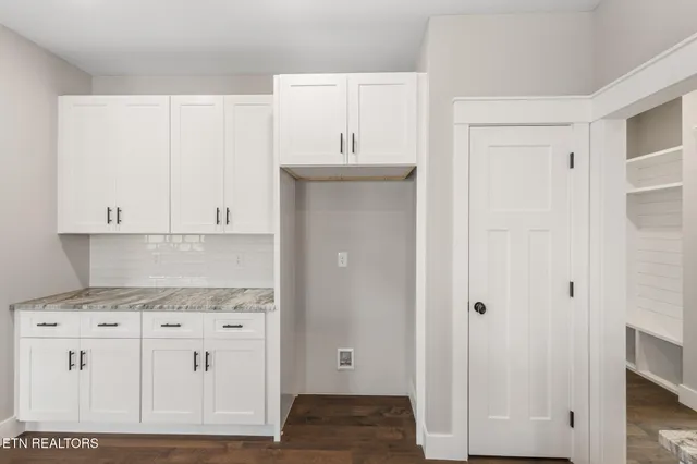 $565,000 | 240 Lakeside Meadows Circle, Madisonville, TN 37354