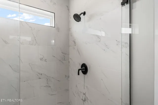 $565,000 | 240 Lakeside Meadows Circle, Madisonville, TN 37354