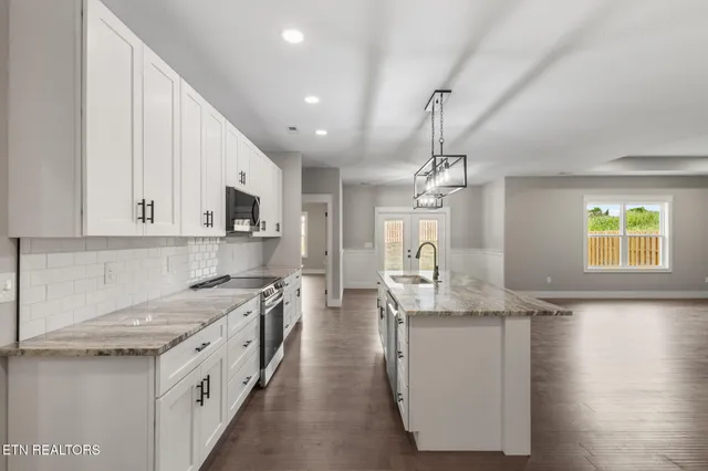 $565,000 | 240 Lakeside Meadows Circle, Madisonville, TN 37354