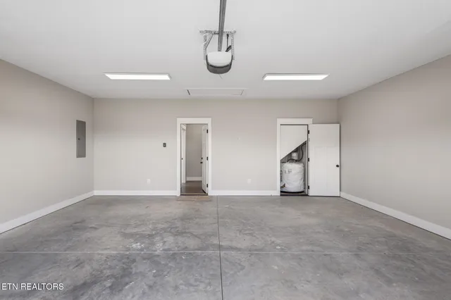 $565,000 | 240 Lakeside Meadows Circle, Madisonville, TN 37354