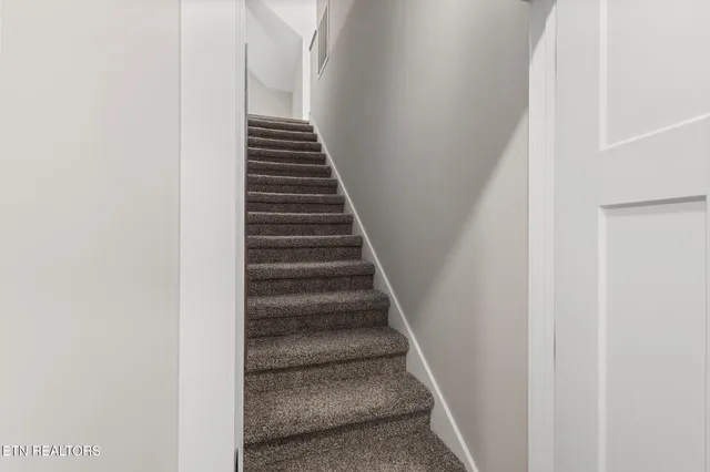 $565,000 | 240 Lakeside Meadows Circle, Madisonville, TN 37354