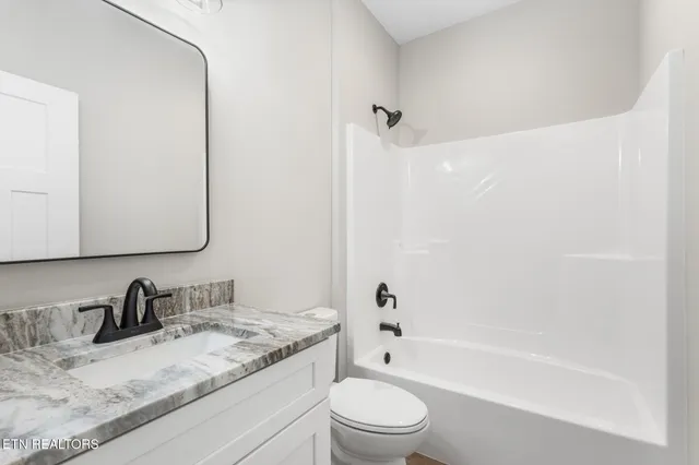 $565,000 | 240 Lakeside Meadows Circle, Madisonville, TN 37354