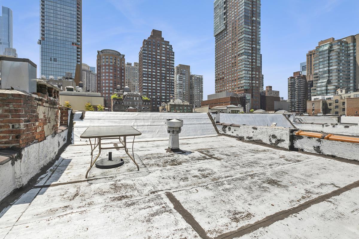 51 West 69th Street Manhattan, NY 10023 - Photo 5 of 9