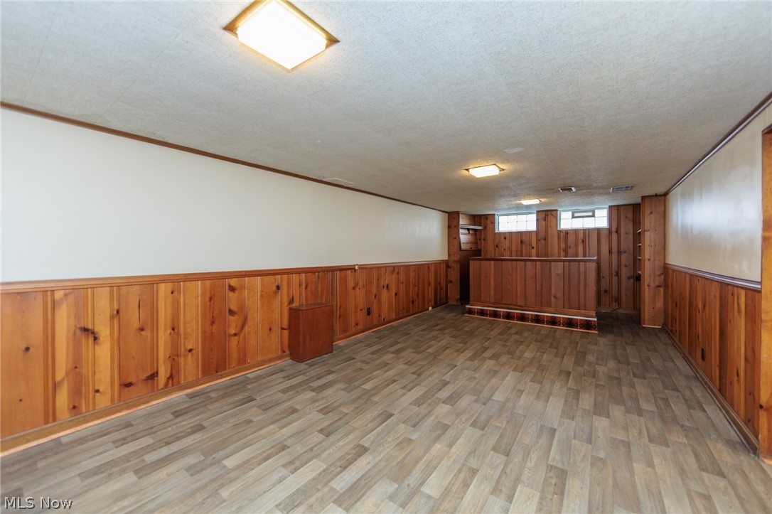 1551 Winchester Road Cleveland, OH 44124 - Photo 33 of 48