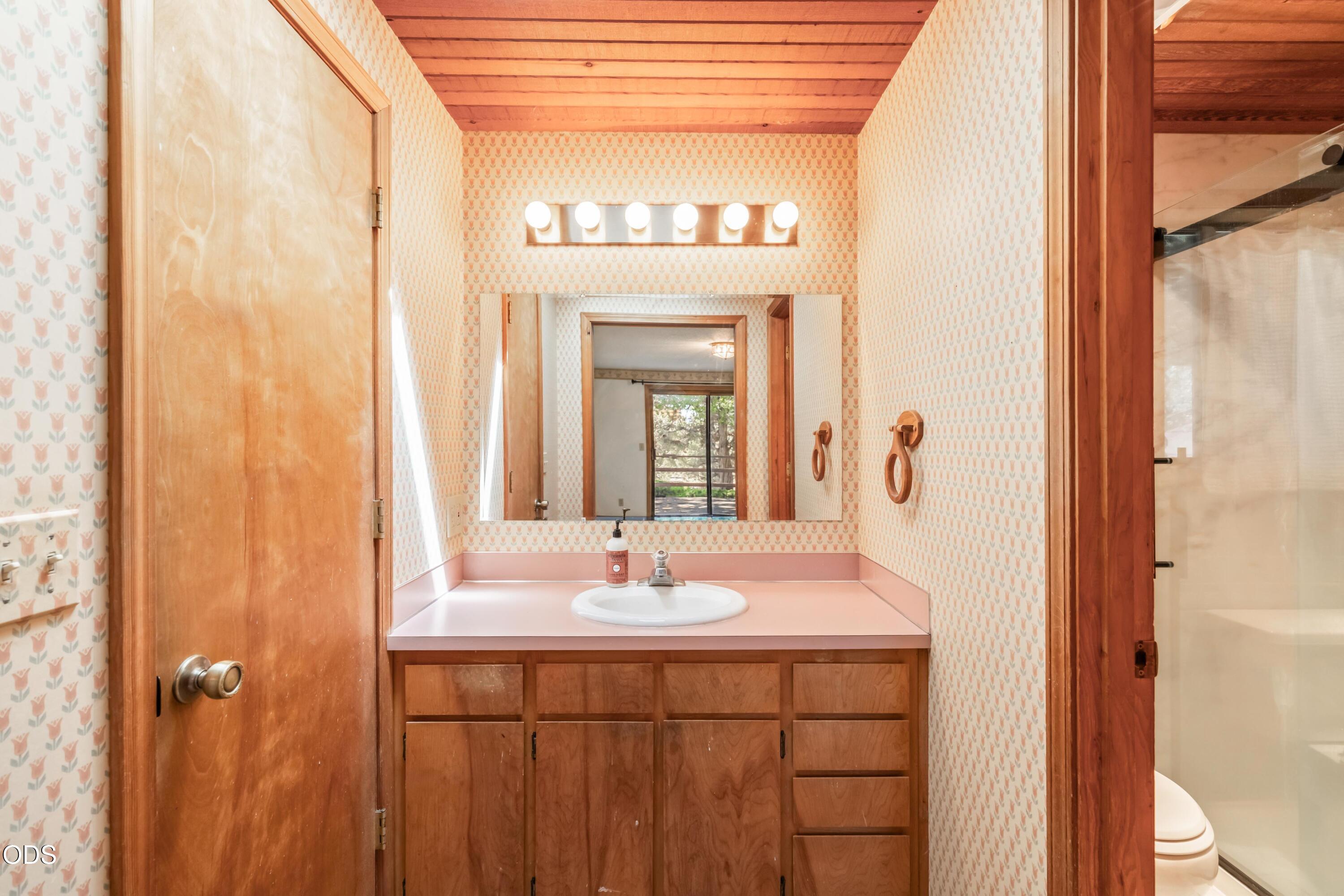 64543 McGrath Road Bend, OR 97701 - Photo 14 of 24