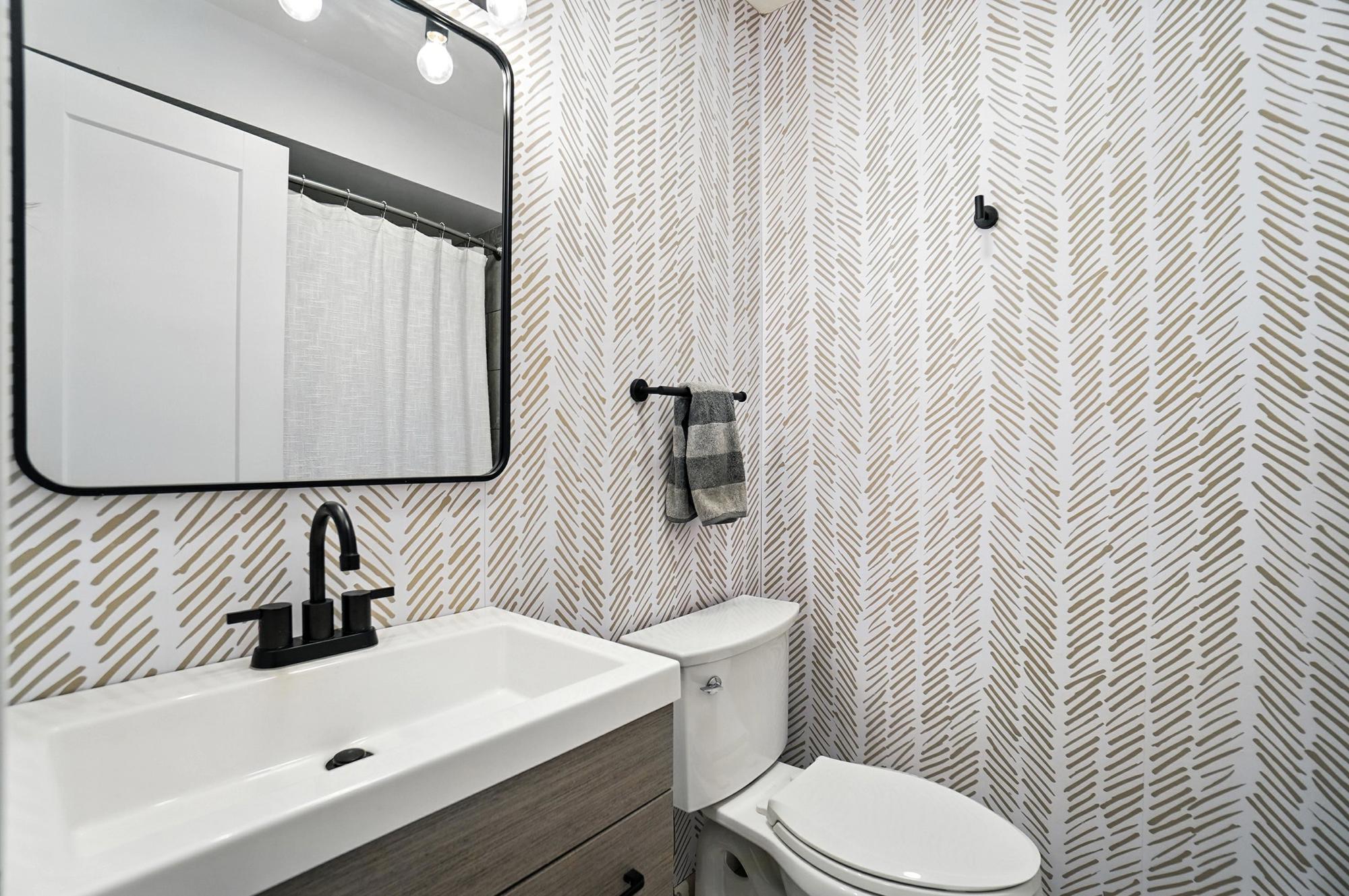 2820 Halstead Road Columbus, OH 43221 - Photo 55 of 76 Hallway Bathroom