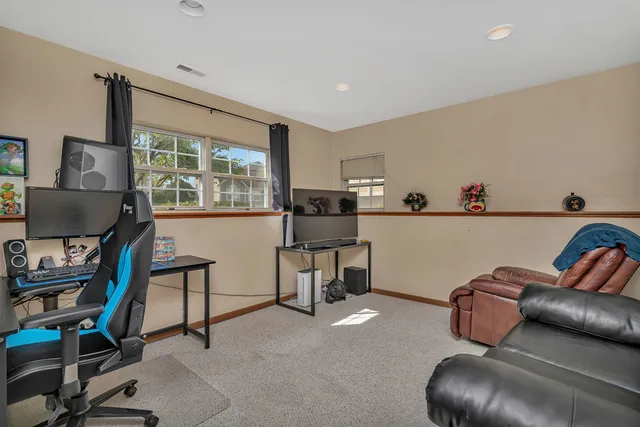 $317,500 | 2750 Shelly Lane, Aurora, IL 60504