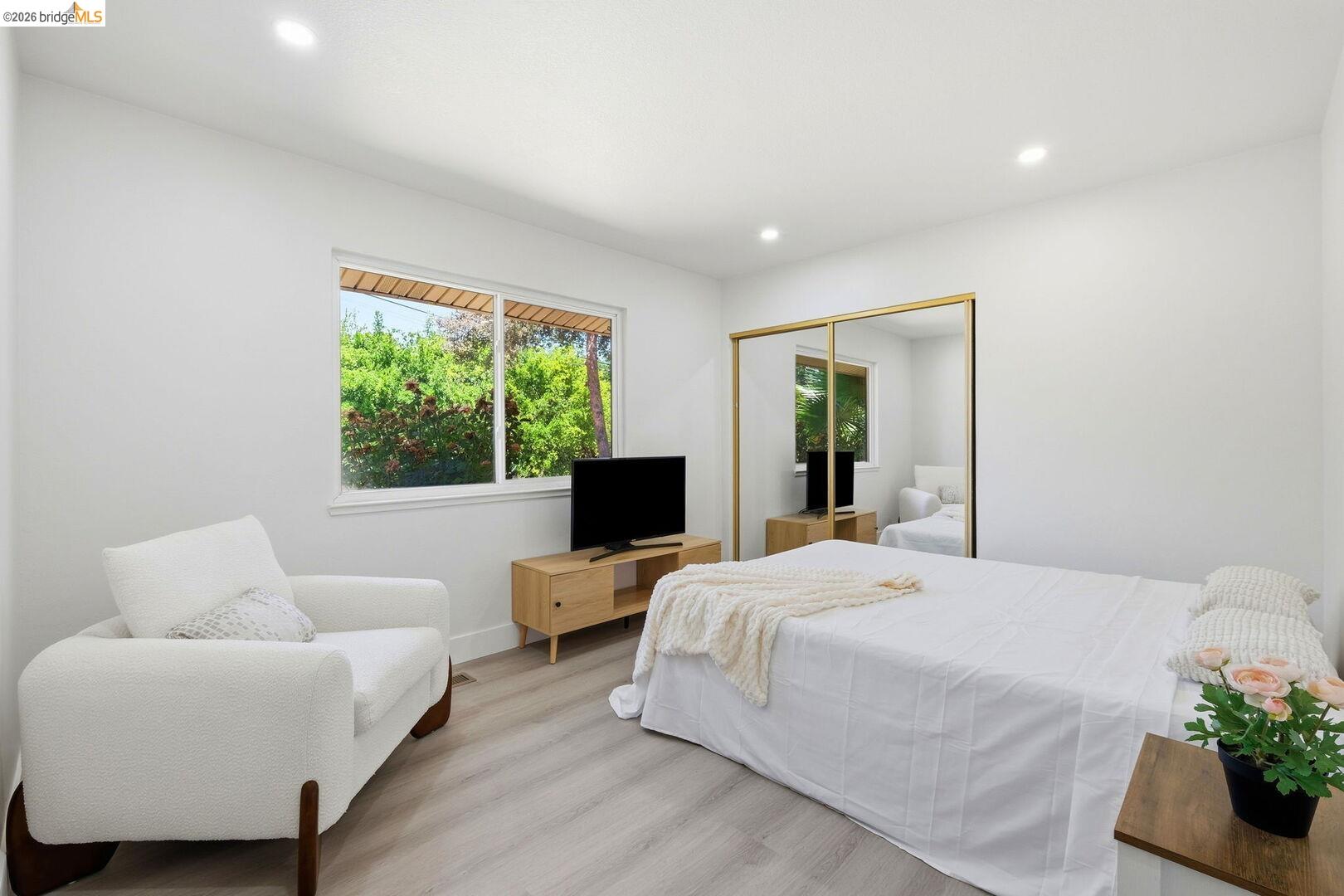 1590 Sunset Road Brentwood, CA 94513 - Photo 20 of 45 Recessed ceiling lighting illuminates a room featuring light-toned wood-finish flooring and white walls