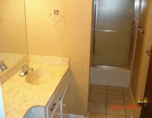 4533 Stonegate Way Corpus Christi, TX 78411 - Photo 4 of 10 a bathroom with a tub