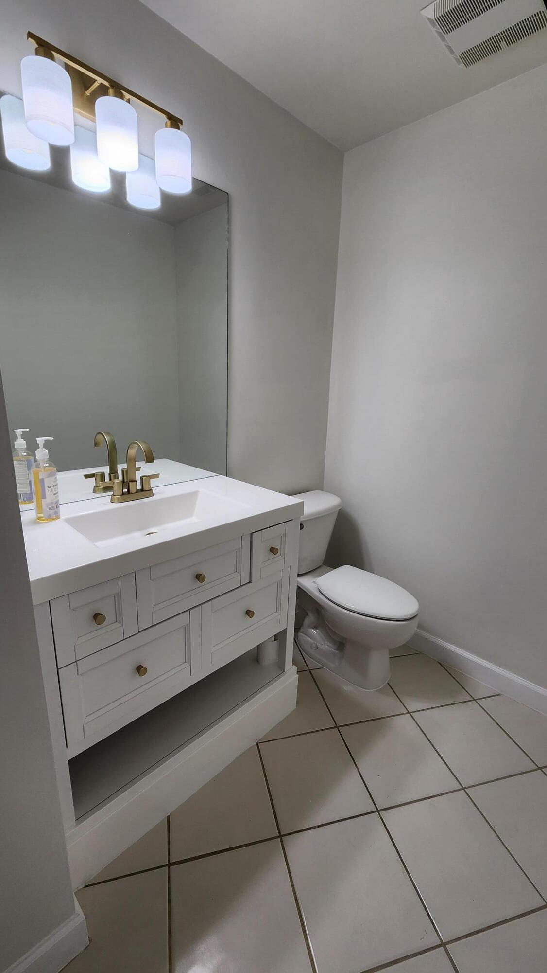 6118 Creekside Trail Jupiter, FL 33458 - Photo 11 of 17 Guest Bath