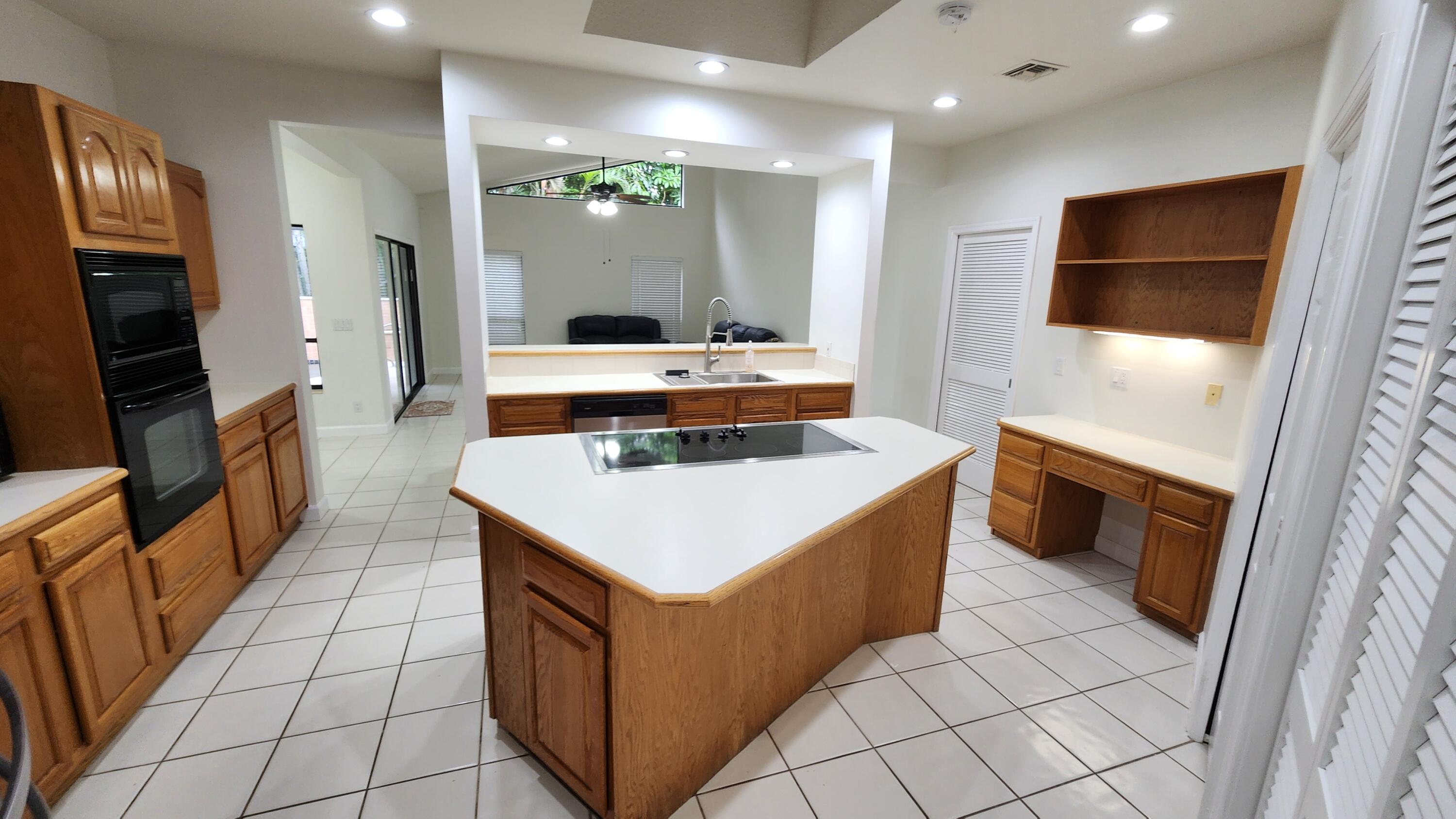 6118 Creekside Trail Jupiter, FL 33458 - Photo 6 of 17 Kitchen2