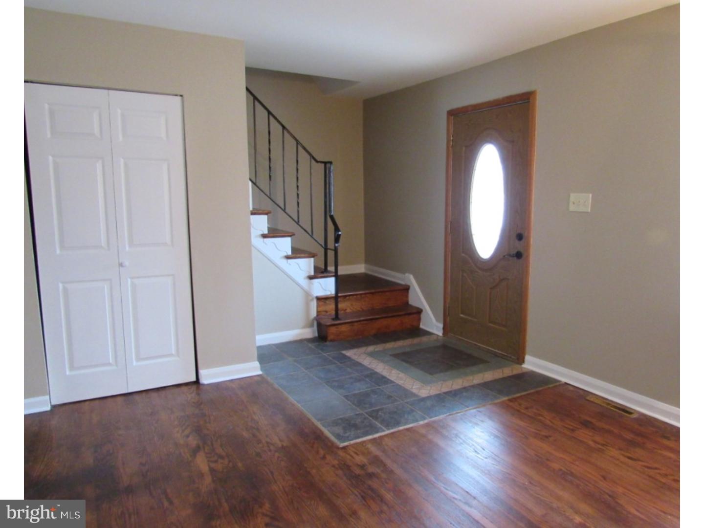 4 Bisbee Road Newark, DE 19711 - Photo 3 of 20 Foyer