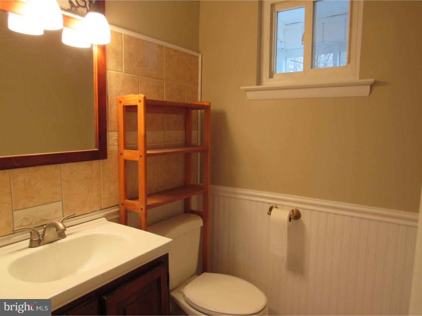 4 Bisbee Road Newark, DE 19711 - Photo 9 of 20 Half Bath