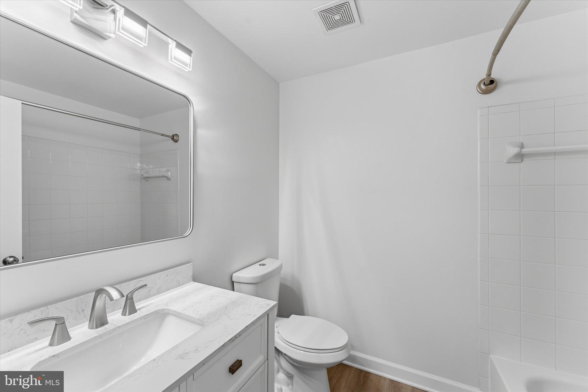 12066 Edgemere Circle Reston, VA 20190 - Photo 32 of 41 Upper level full bathroom