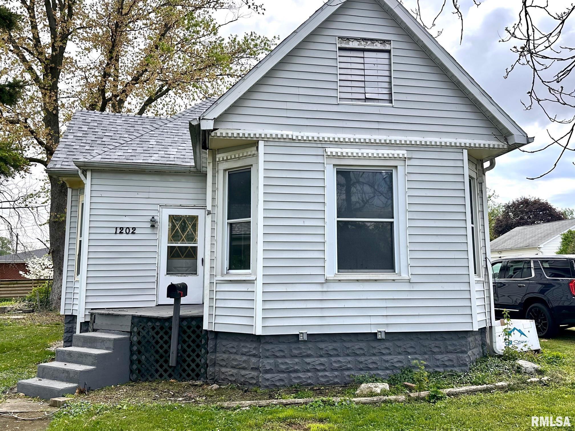 1202 South Main Street Jacksonville, IL 62650 - Photo 1 of 15