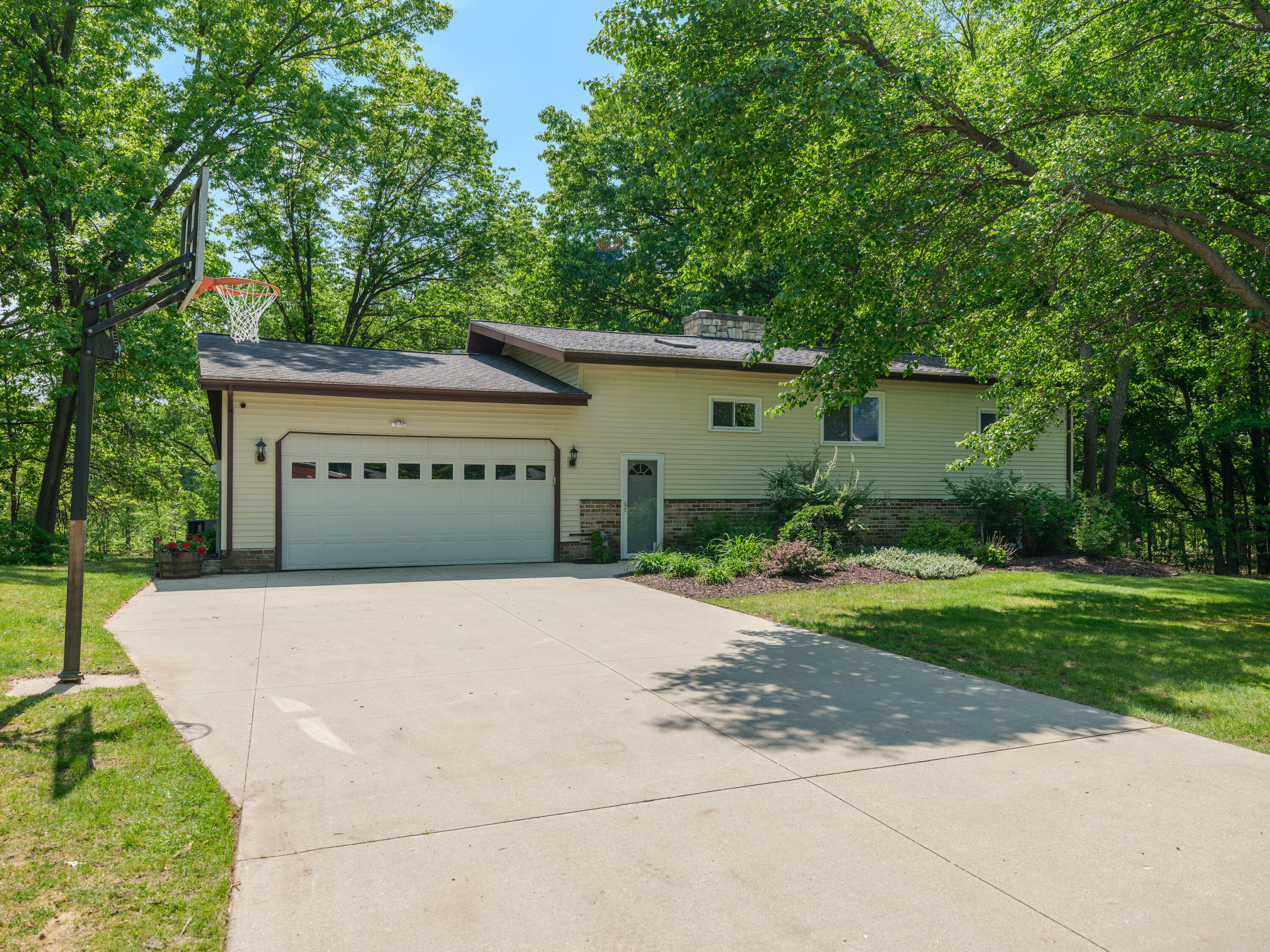 52120 Kern Drive Three Rivers, MI 49093 - Photo 2 of 35 52120 Kern Dr-102