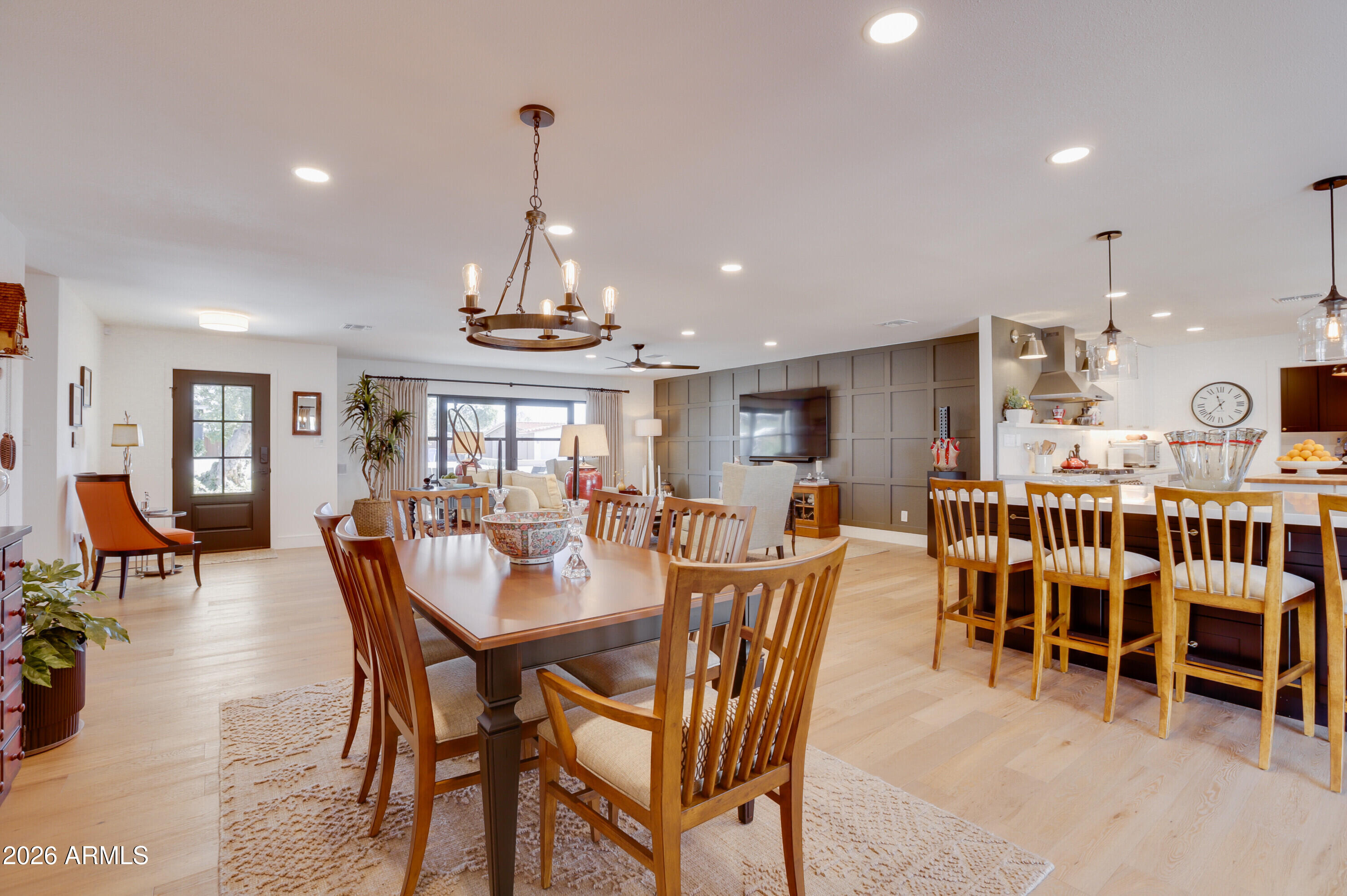 8220 North 1st Avenue Phoenix, AZ 85021 - Photo 14 of 53 a view of a dining room with furniture