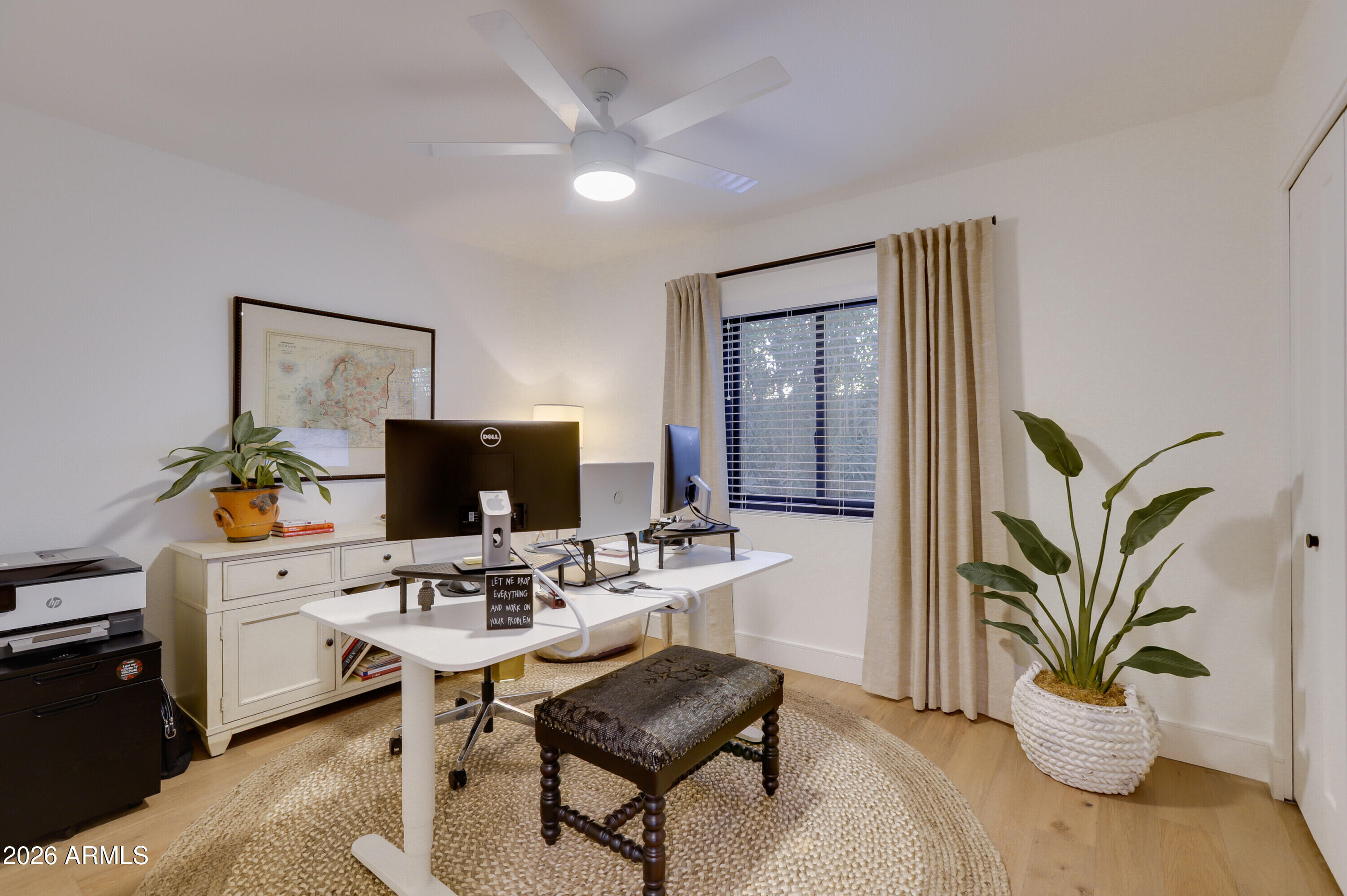 8220 North 1st Avenue Phoenix, AZ 85021 - Photo 16 of 53 a workspace with furniture and potted plant