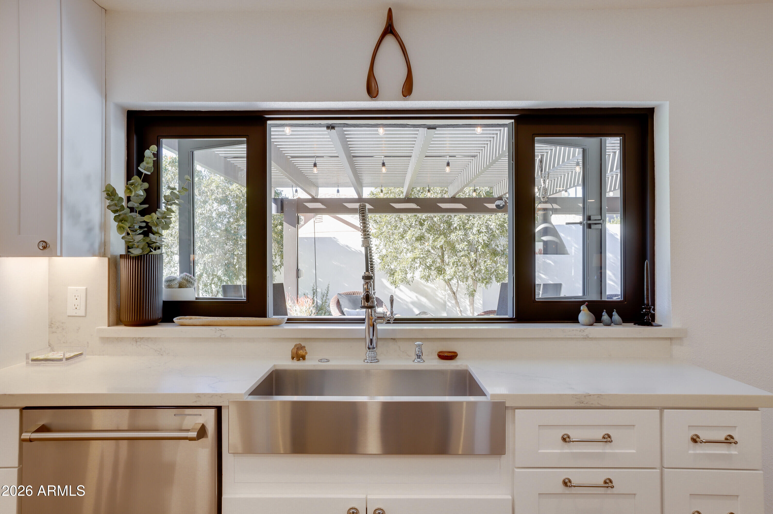 8220 North 1st Avenue Phoenix, AZ 85021 - Photo 18 of 53 a bathroom with a bathtub and a sink