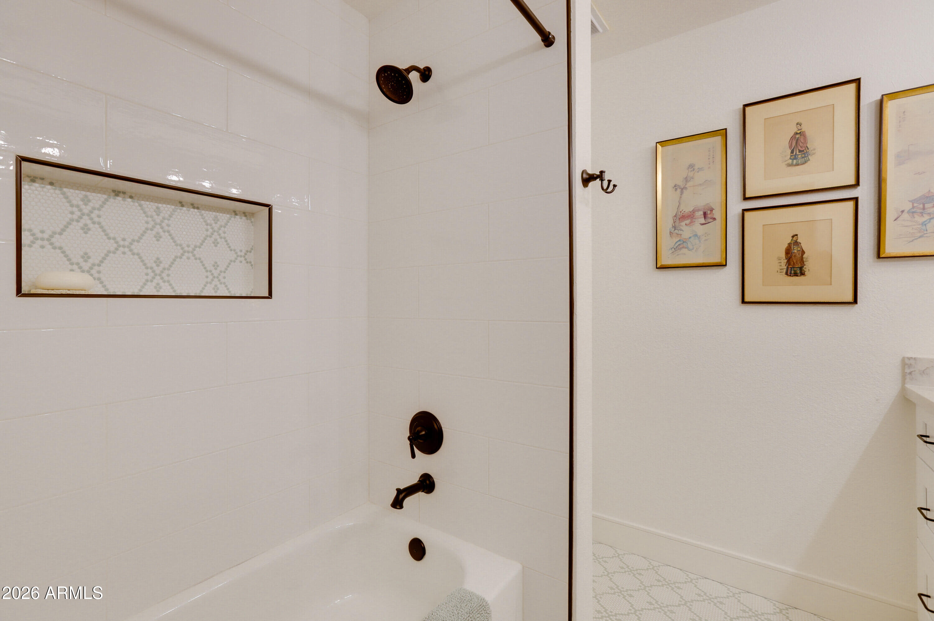 8220 North 1st Avenue Phoenix, AZ 85021 - Photo 48 of 53 a bathroom with a bathtub and shower