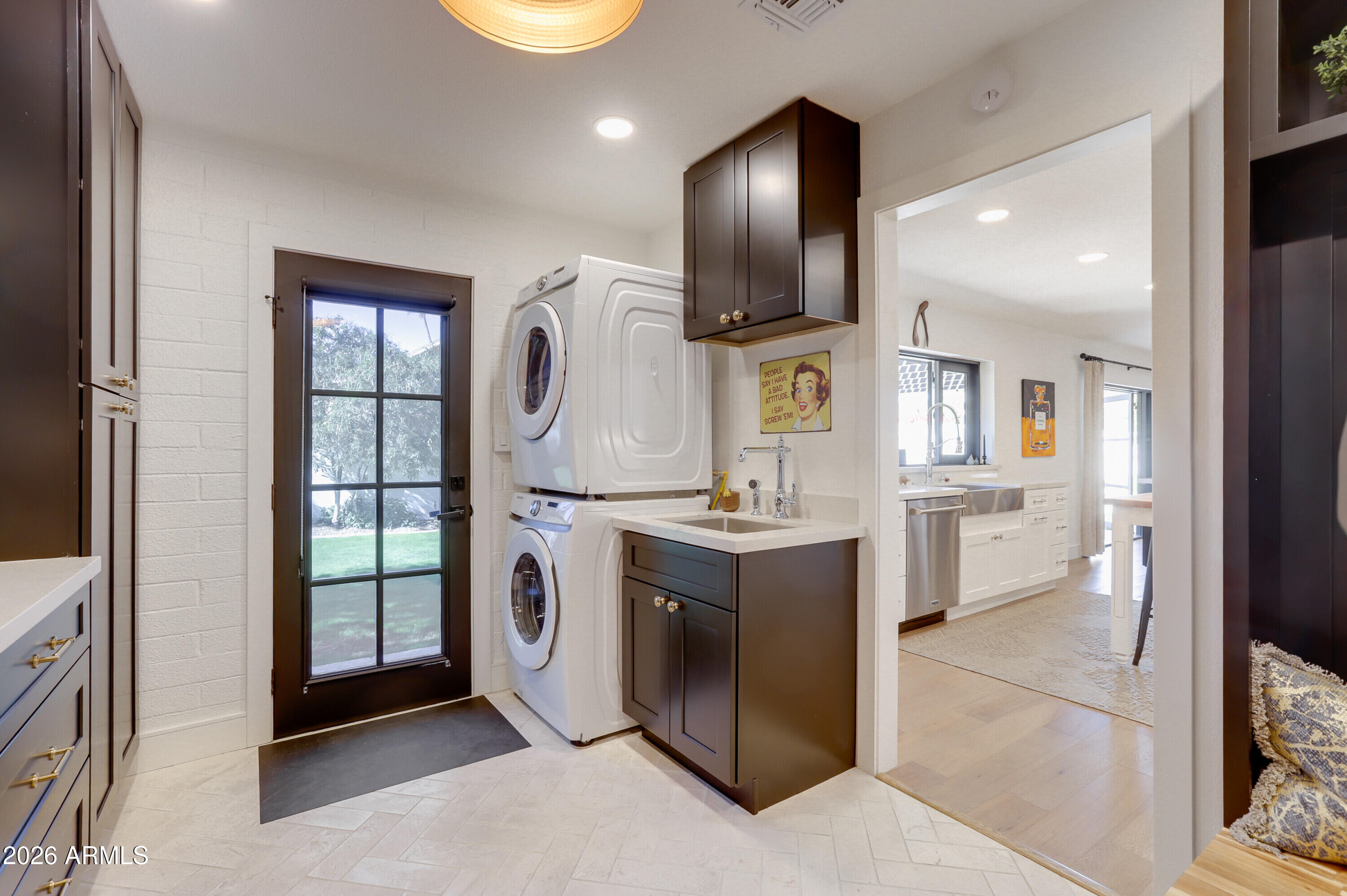 8220 North 1st Avenue Phoenix, AZ 85021 - Photo 49 of 53 a view of living room with washer and dryer