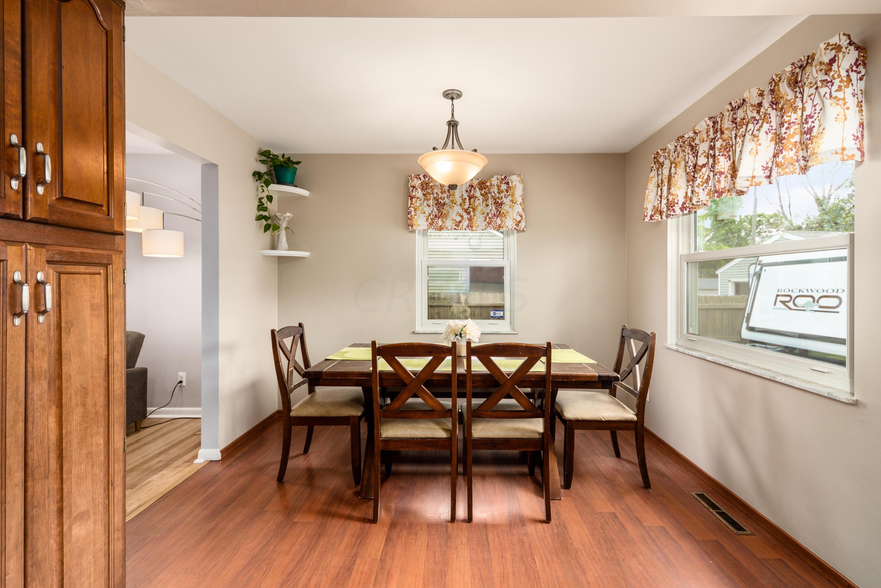 412 Deerfield Road Columbus, OH 43228 - Photo 8 of 33 DINING AREA