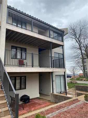 $180,500 | 23 East Casa Seville Drive, Unit 3C 173, Lake Ozark, MO 65049