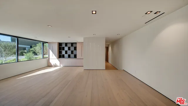 $35,000 | 8765 Hollywood Boulevard, Los Angeles, CA 90069