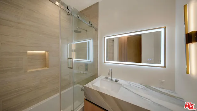 $35,000 | 8765 Hollywood Boulevard, Los Angeles, CA 90069